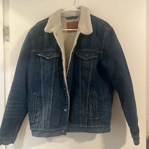Levi’s SHERPA TRUCKER JACKET. Fur lined.